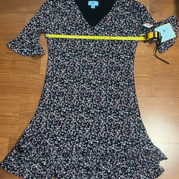 CECE Woman’s V - neck  pull on Vibrant blooms Midi dress - Picture 5 of 16